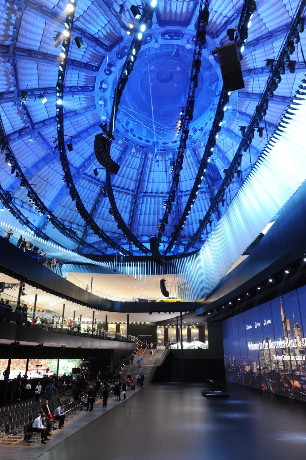 法兰克福车展的豪奢场面，奔驰占据整馆（资料图片，苏雨农摄）