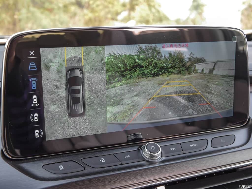 配图为2021款 陆上公务舱 652T 智慧尊贵型