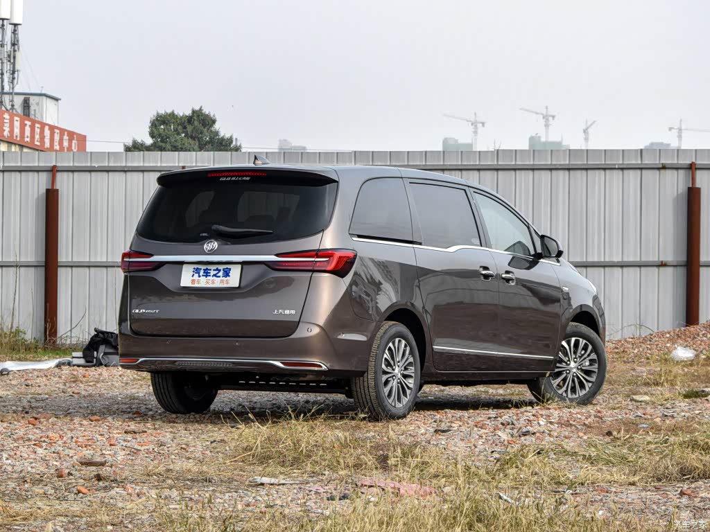 配图为2021款 陆上公务舱 652T 智慧尊贵型