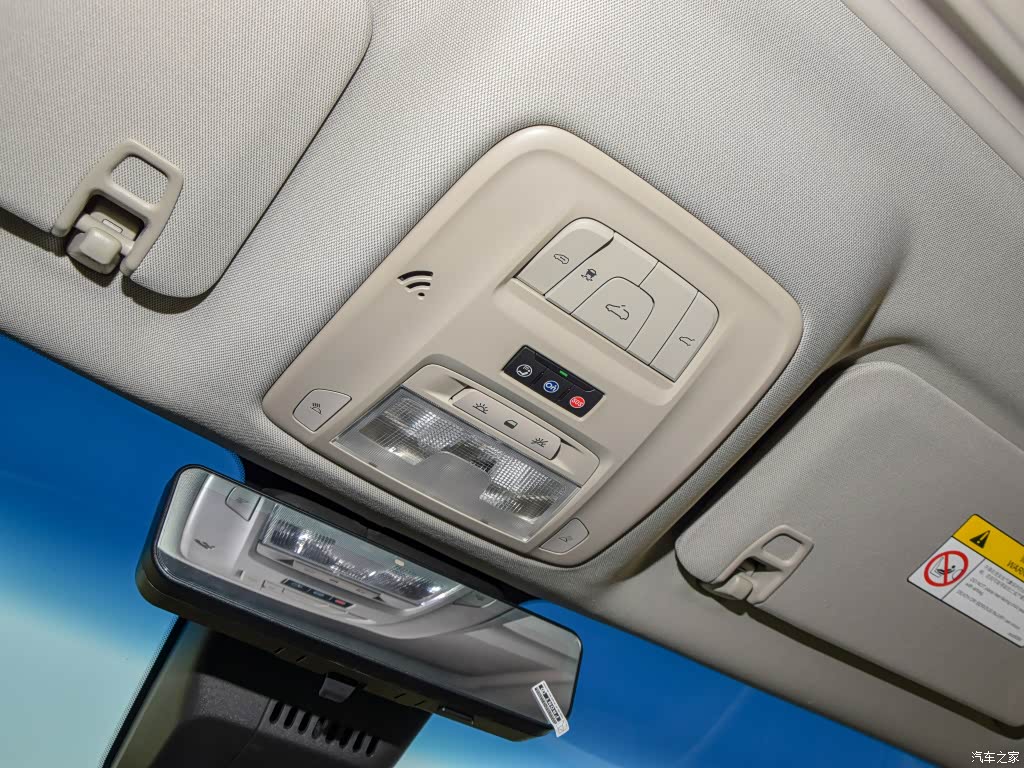 配图为2021款 陆上公务舱 652T 智慧尊贵型