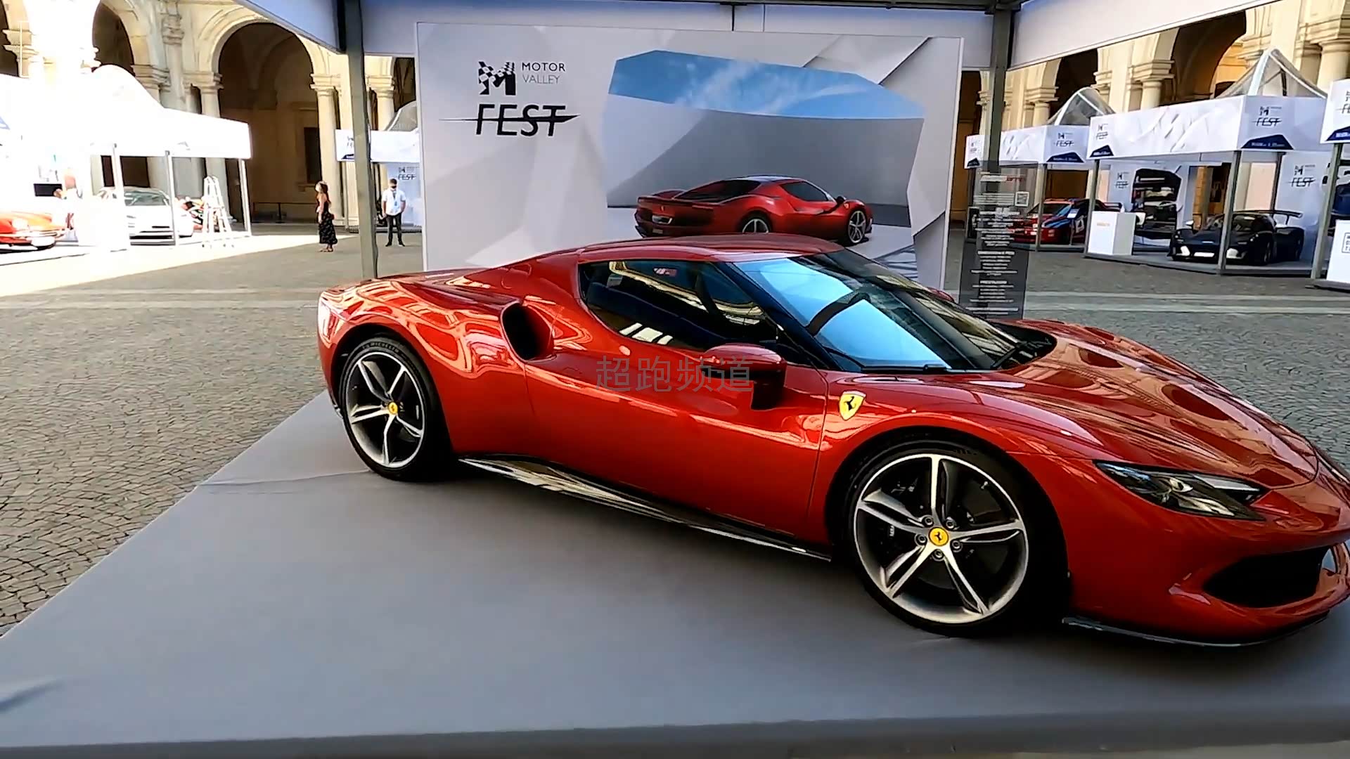 入门级中置超跑 0-100km/h加速2.9秒 全新法拉利296 gtb实车