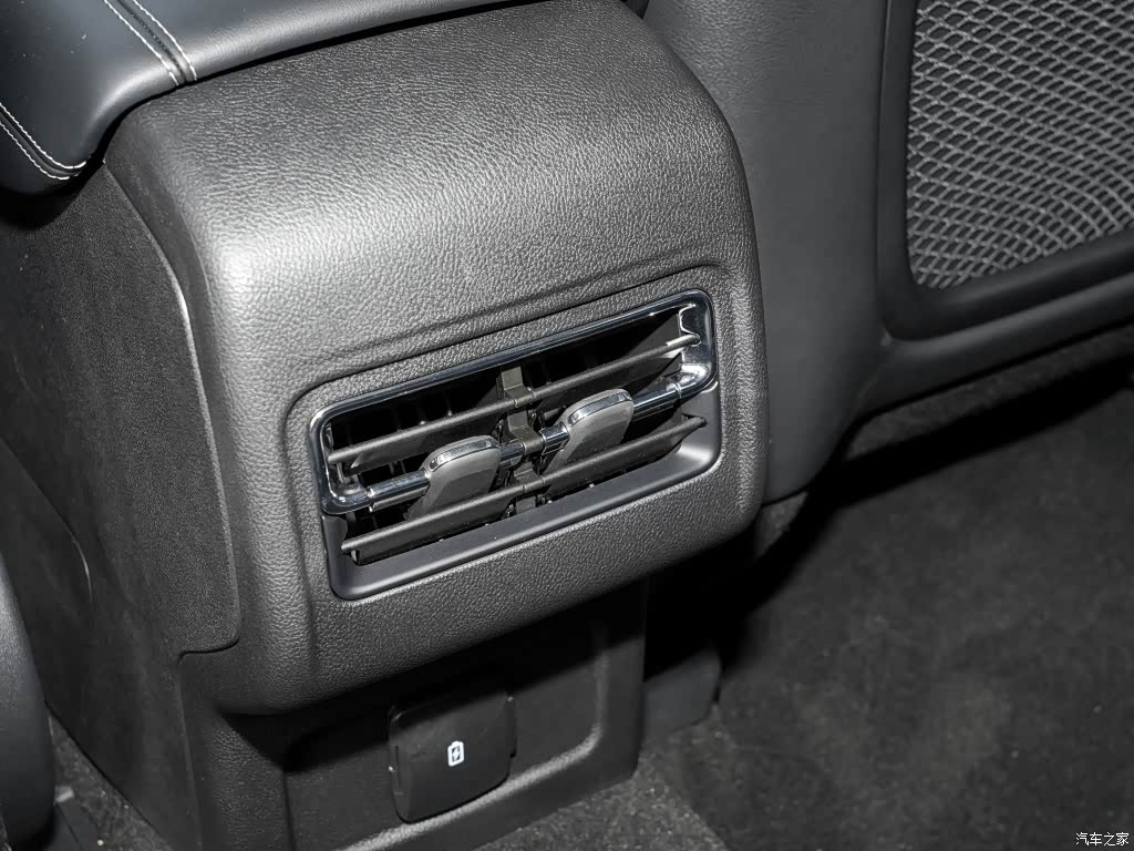 配图为2022款 2.0T 两驱尊悦版