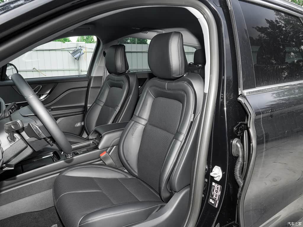 配图为2022款 2.0T 两驱尊悦版