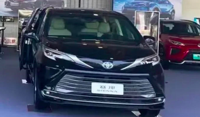 广汽丰田塞纳实车谍照