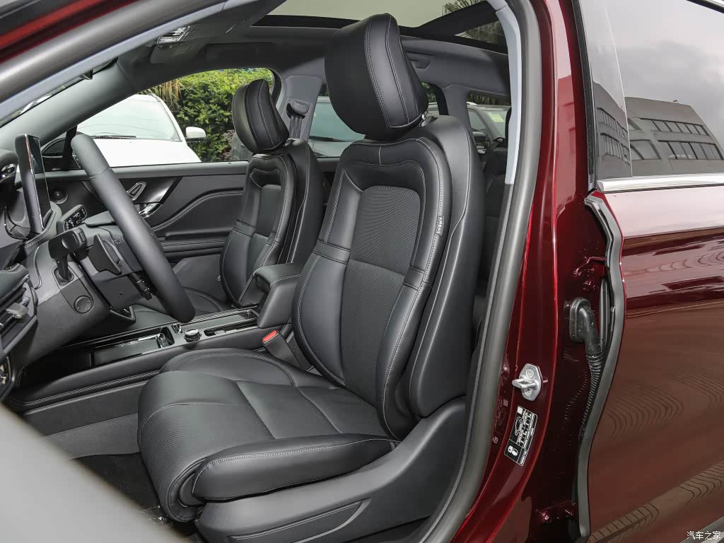 配图为2022款 2.0T 四驱尊耀版