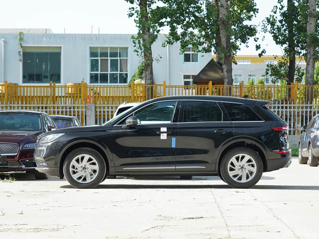 配图为2022款 2.0T 两驱尊悦版