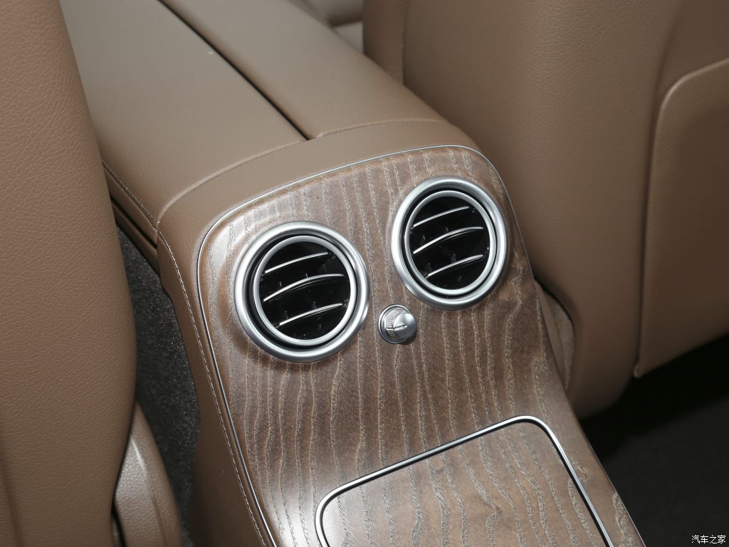 配图为改款 E 260 L