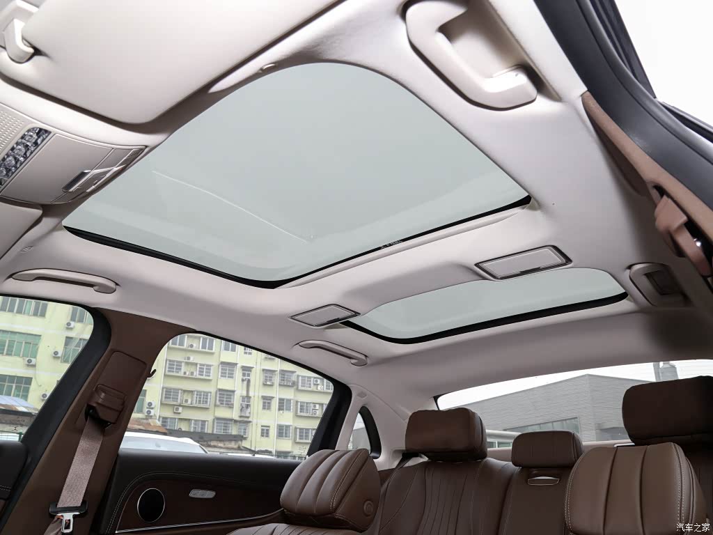 配图为改款 E 260 L