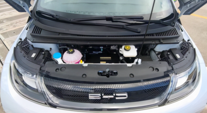 比亚迪海豚机舱