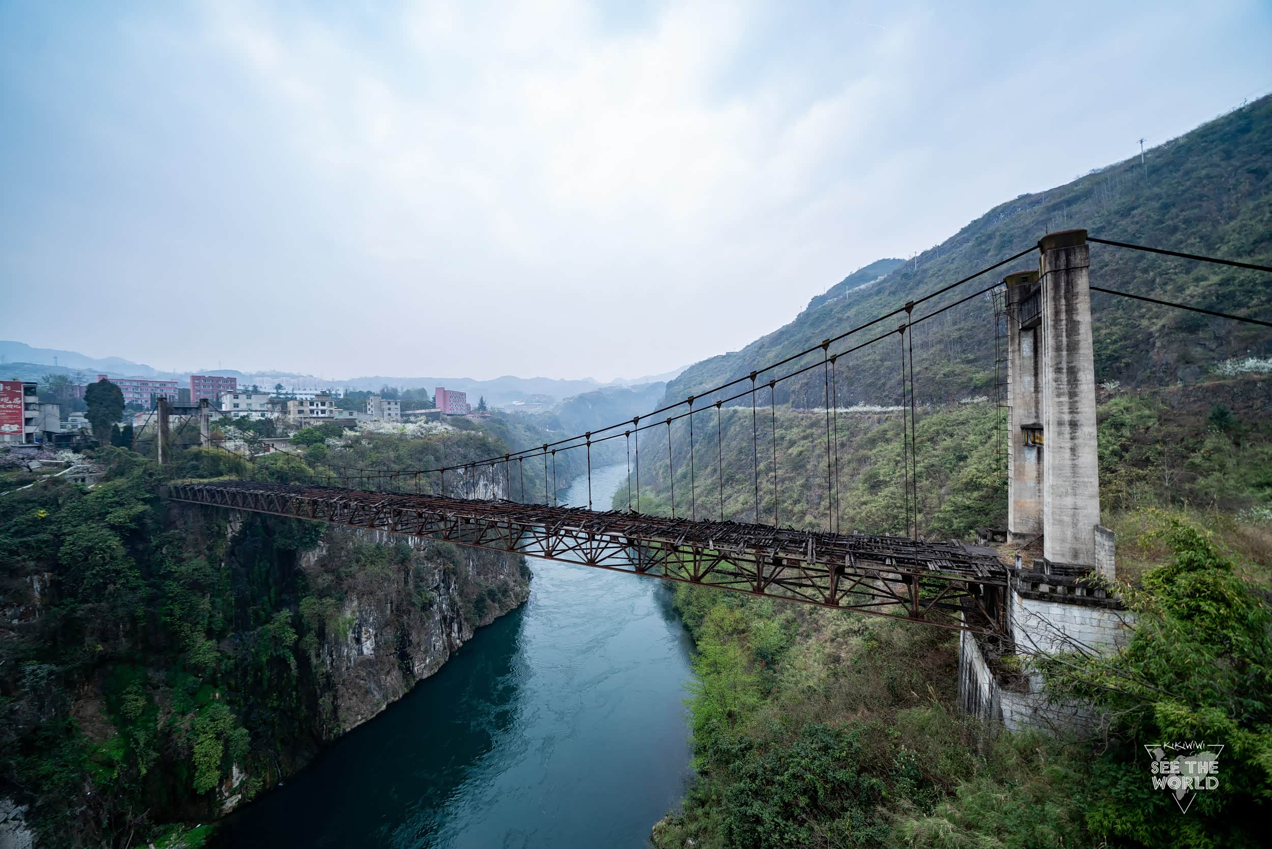 （已废弃的老鸭池河大桥遗迹）