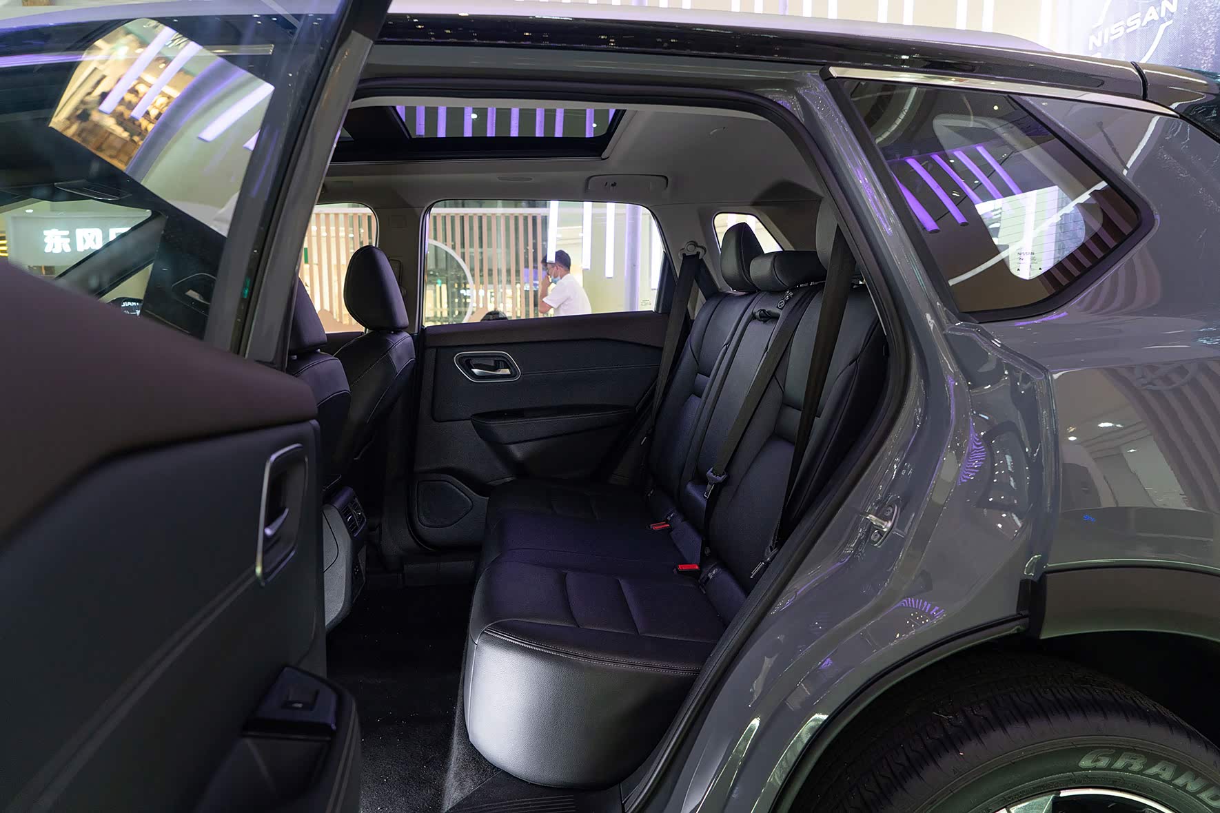 依旧是日产的大沙发