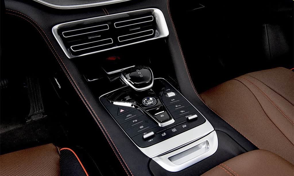 比亚迪宋PLUS DM-i AWD