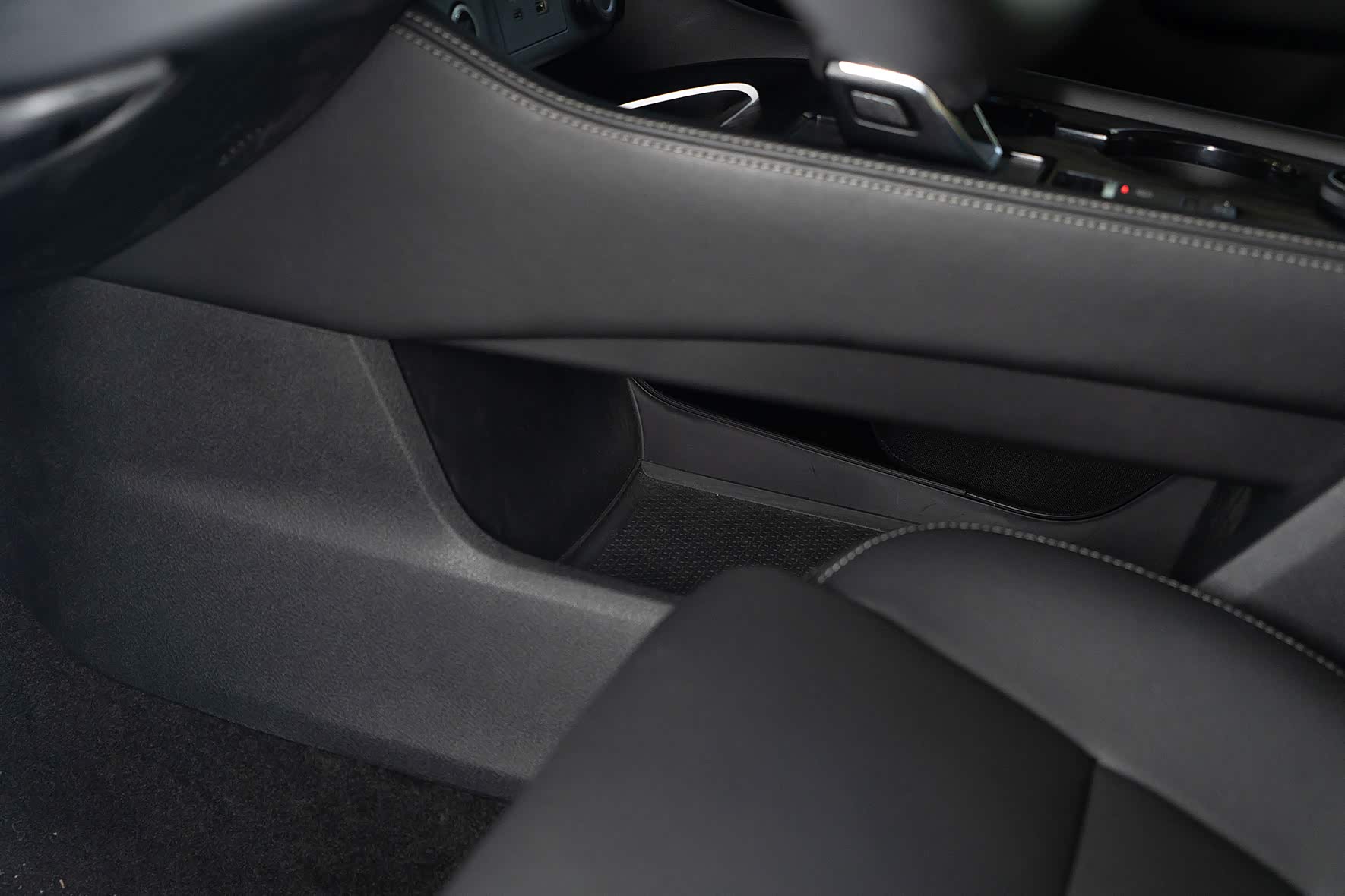 中控台下方的储物空间