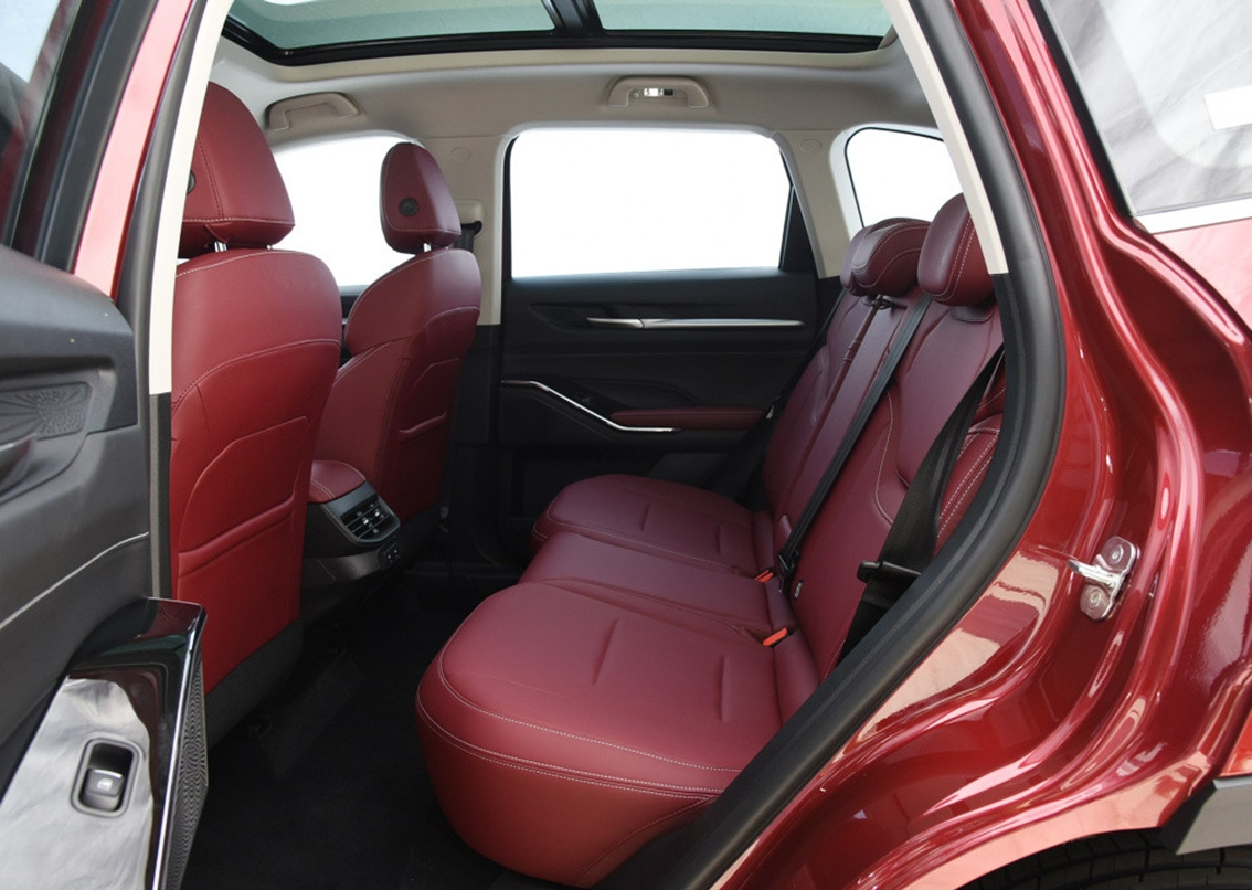 第三代哈弗H6后排