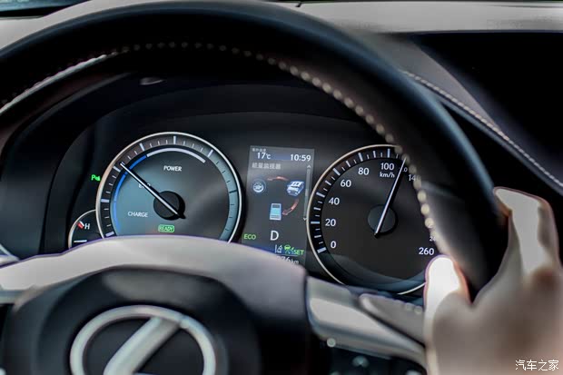 三亚自驾-40万买辆雷克萨斯ES300h开着竟然很