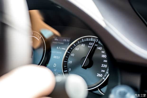 三亚自驾-40万买辆雷克萨斯ES300h开着竟然很