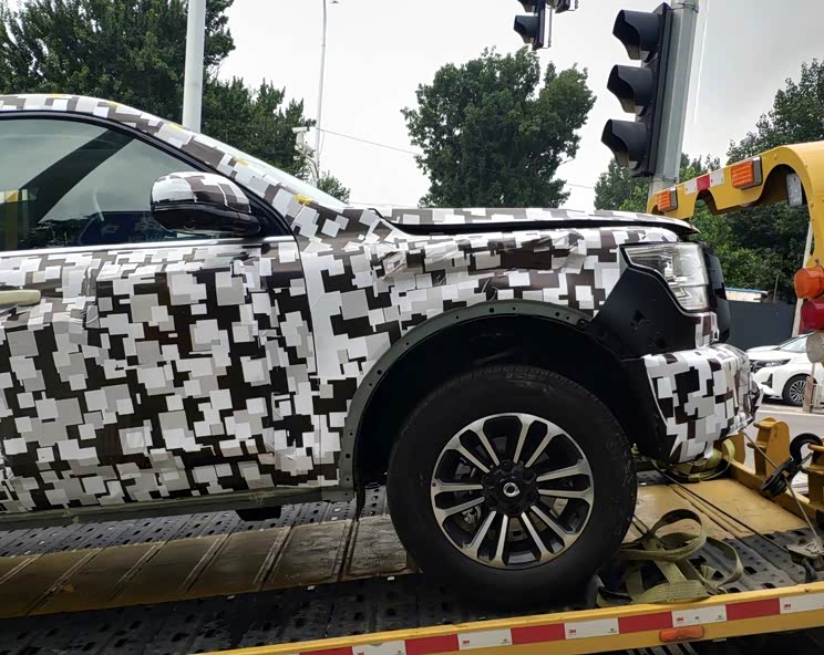 超大LOGO气势足 长城炮新车型谍照曝光