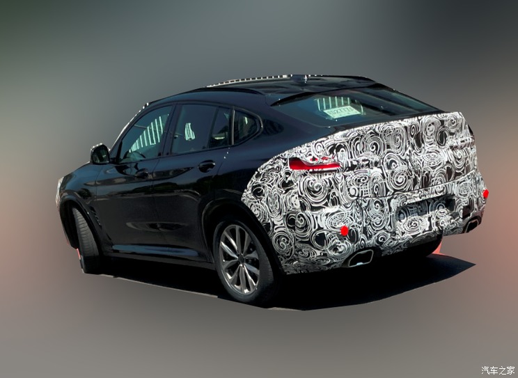 最新家族化设计上身 新款宝马X4谍照