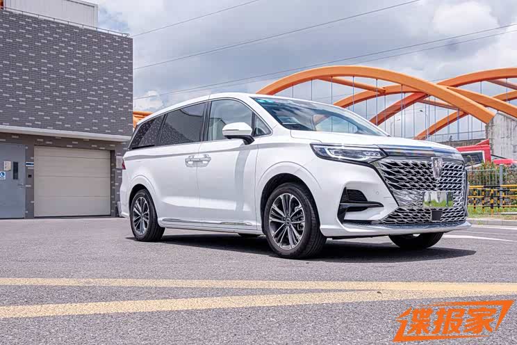 新格栅/配小桌板 新款荣威iMAX8实车图