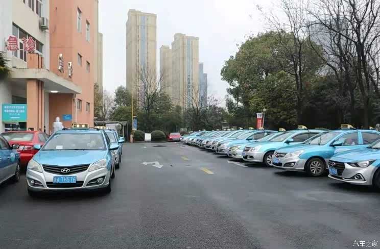 每车补助3万 杭州巡游出租车启动油改电