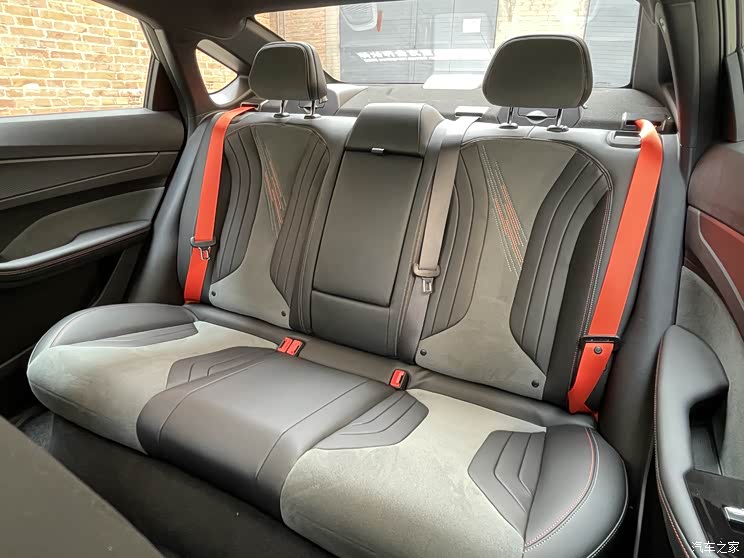 搭载全新动力 吉利缤瑞COOL实车亮相