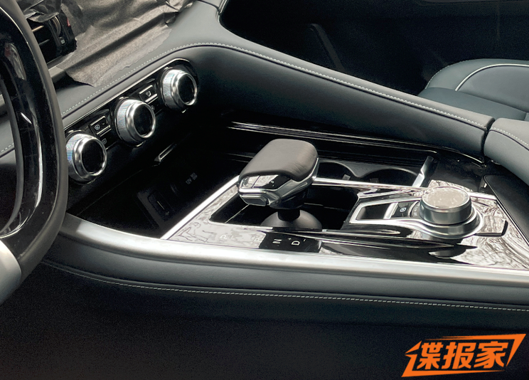 挡把式样更小巧 新款长安CS95首次曝光