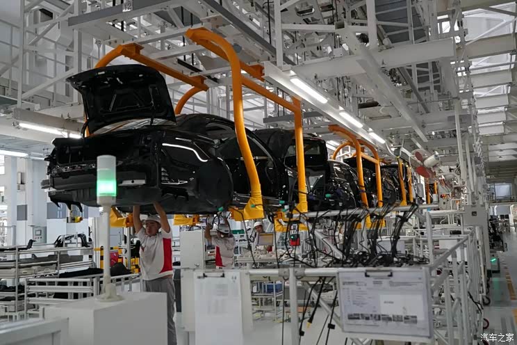 上海汽车业暂停:急刹车后静待重启