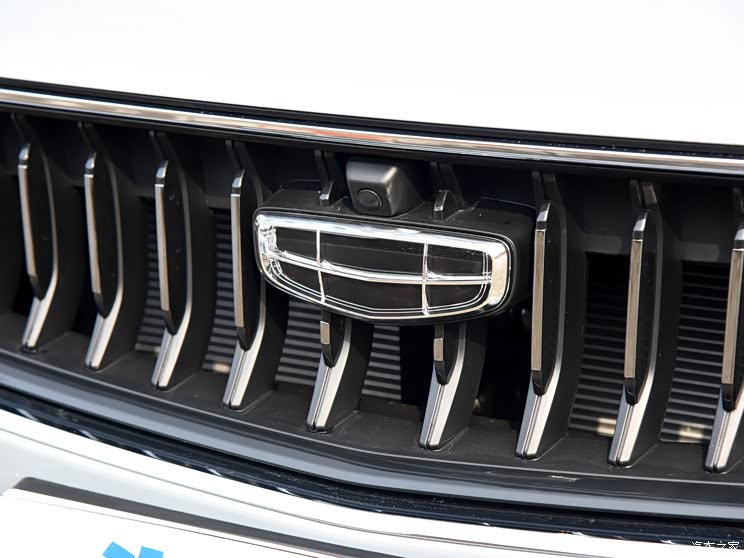 增摩登灰配色 吉利帝豪S跨界玩家版亮相