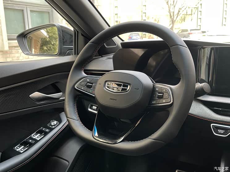 搭载全新动力 吉利缤瑞COOL实车亮相