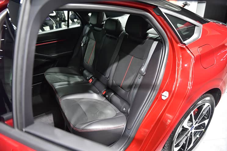 脱胎换骨 全新福特蒙迪欧ST-Line版亮相