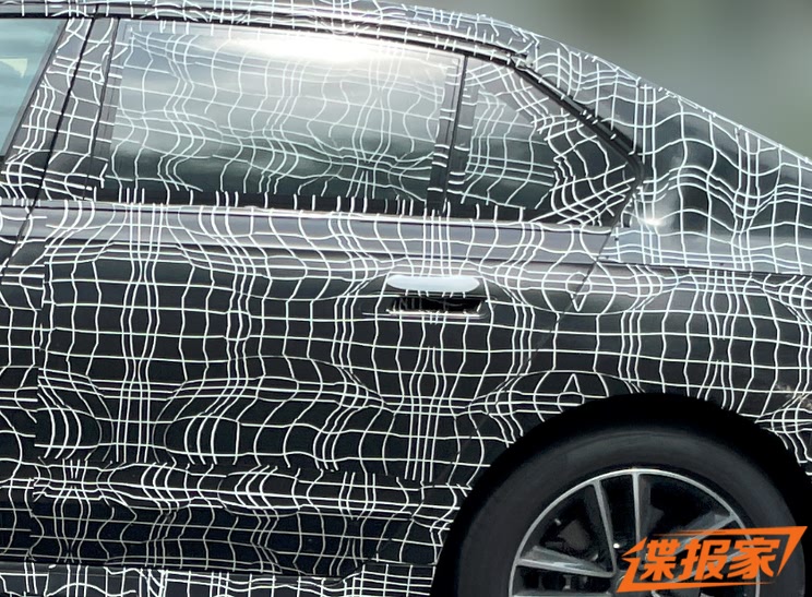 前脸设计变化大 宝马i7国内路试谍照