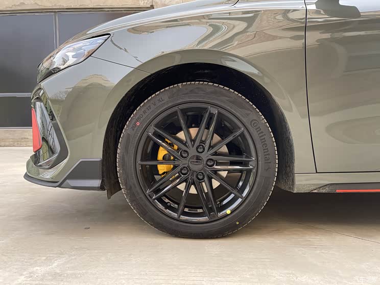 搭载全新动力 吉利缤瑞COOL实车亮相