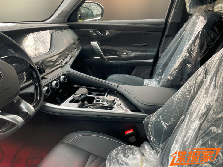 挡把式样更小巧 新款长安CS95首次曝光