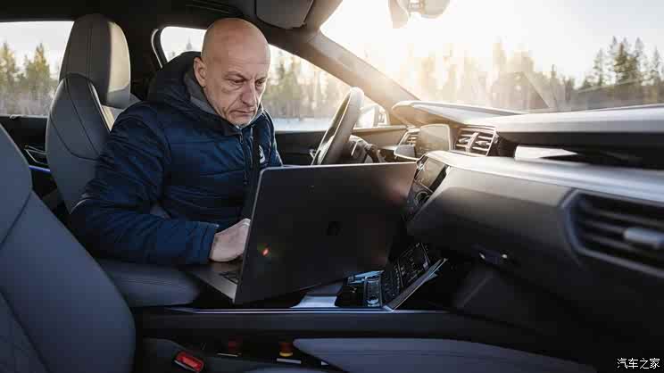 奥迪发布新款e-tron S Sportback预告图