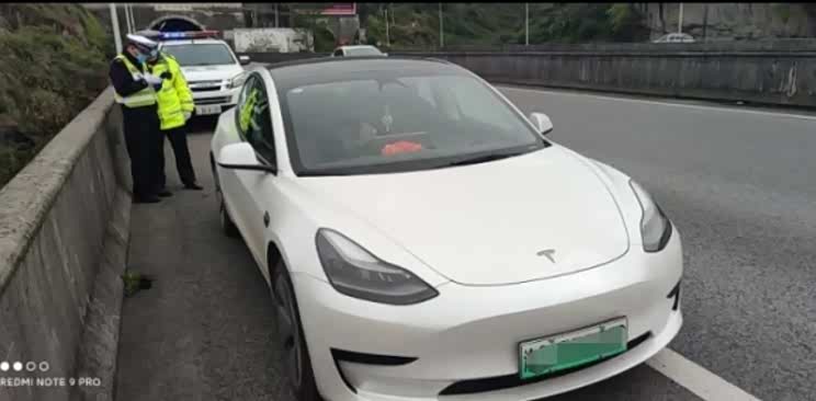 一车主曝特斯拉Model 3隧道内失去动力