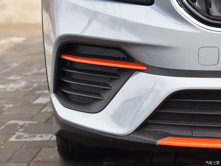 增摩登灰配色 吉利帝豪S跨界玩家版亮相