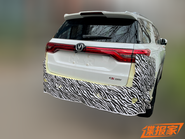 挡把式样更小巧 新款长安CS95首次曝光