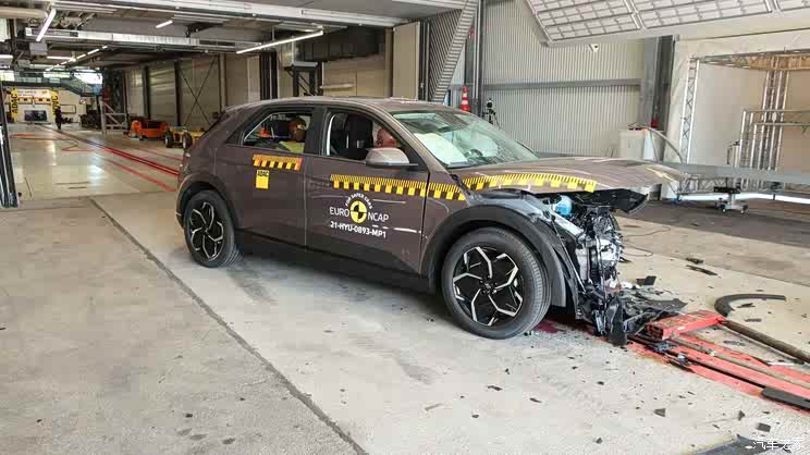 电动车安全吗?Mustang Mach-E碰撞结果