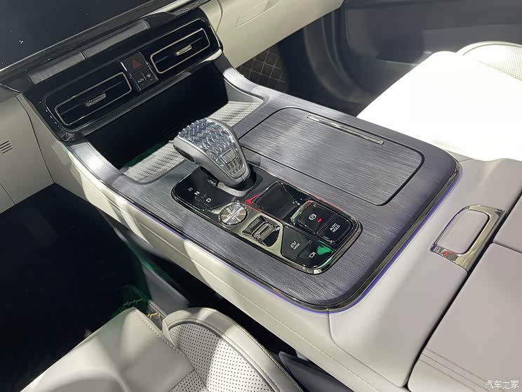 2021广州车展:传祺GS8混动版内饰亮相