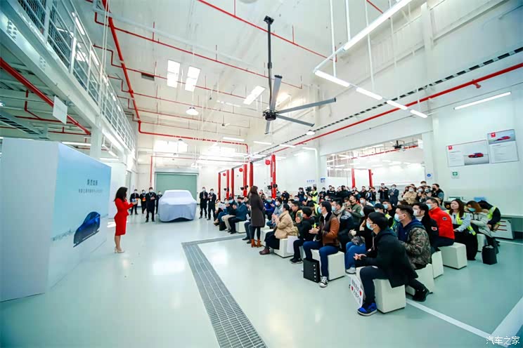 特斯拉上海浦东康桥直营钣喷中心开幕