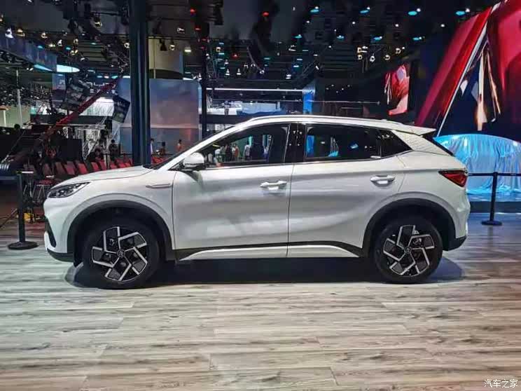 2021广州车展：比亚迪元PLUS内饰亮相