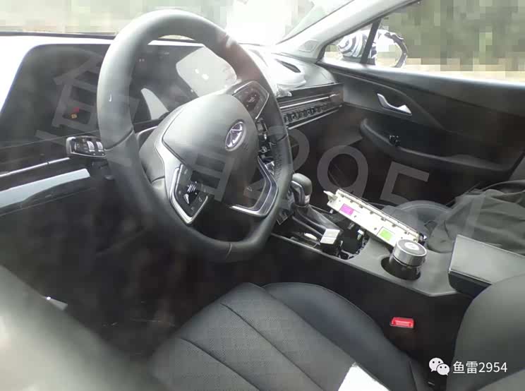 分体大灯+轿跑设计 奇瑞X-C高清谍照