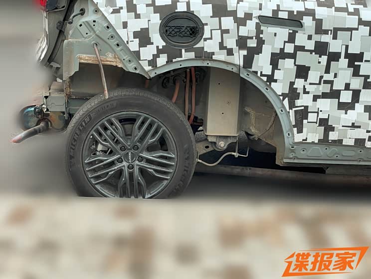 疑似魏牌首款MPV车型骡车测试谍照曝光