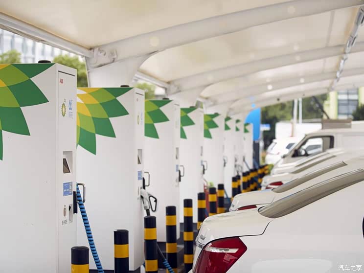 深评:巨头入场 充电市场格局将变天