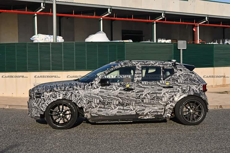 定位电动轿跑SUV Polestar 4谍照曝光