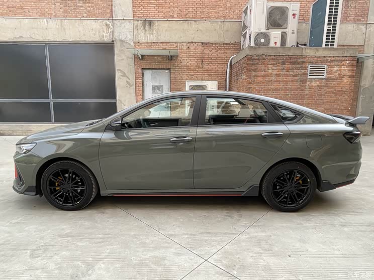 搭载全新动力 吉利缤瑞COOL实车亮相