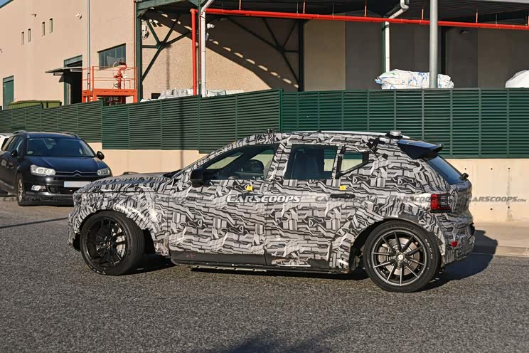 定位电动轿跑SUV Polestar 4谍照曝光