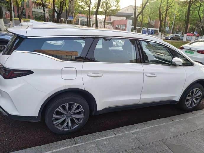 车身或将加长 新款吉利嘉际实车图曝光