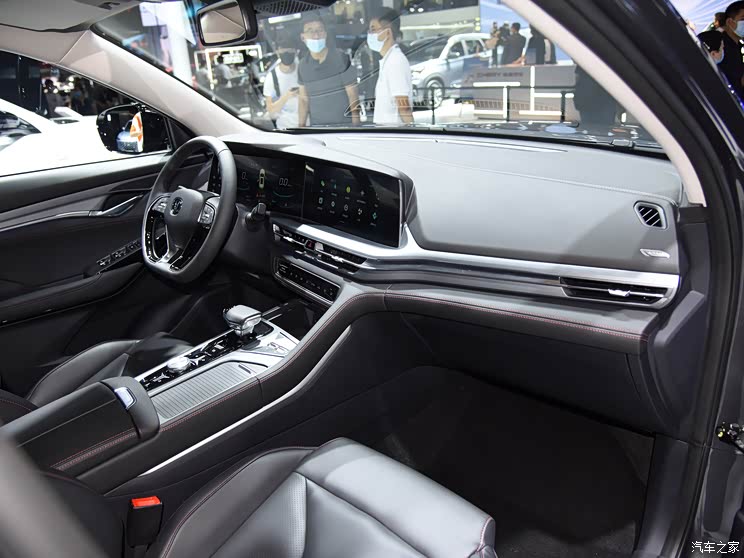 2021成都车展:新款长安CS75 PLUS亮相