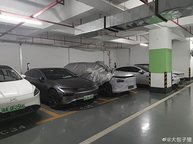 配激光雷达 疑似小鹏汽车中大型SUV谍照